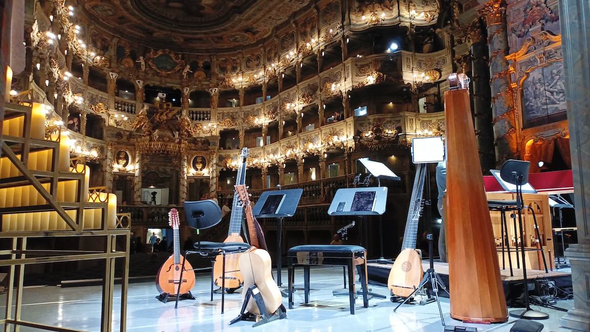 Erzlauten auf der B�hne des Weltkulturerbes in Bayreuth